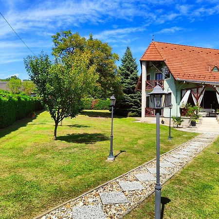 Apartamento Balaton Garden Balatongyörök Exterior foto