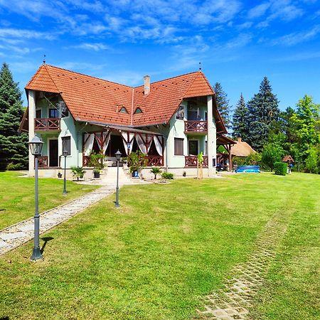 Apartamento Balaton Garden Balatongyörök Exterior foto