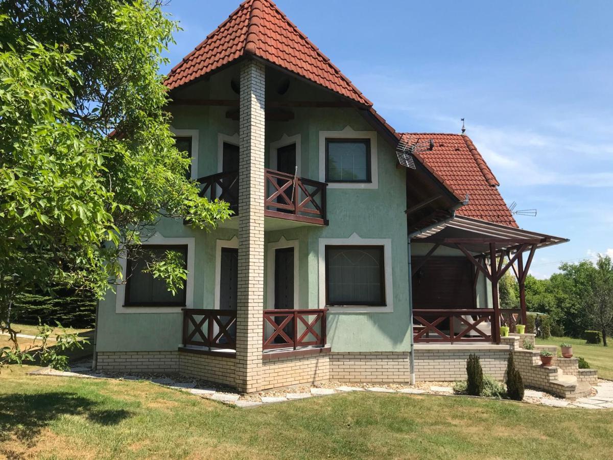 Apartamento Balaton Garden Balatongyörök Exterior foto