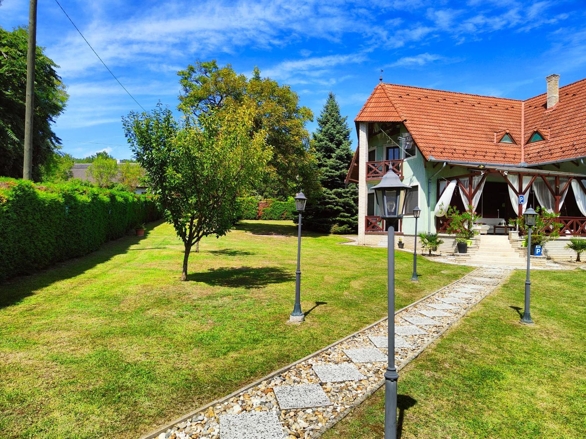 Apartamento Balaton Garden Balatongyörök Exterior foto
