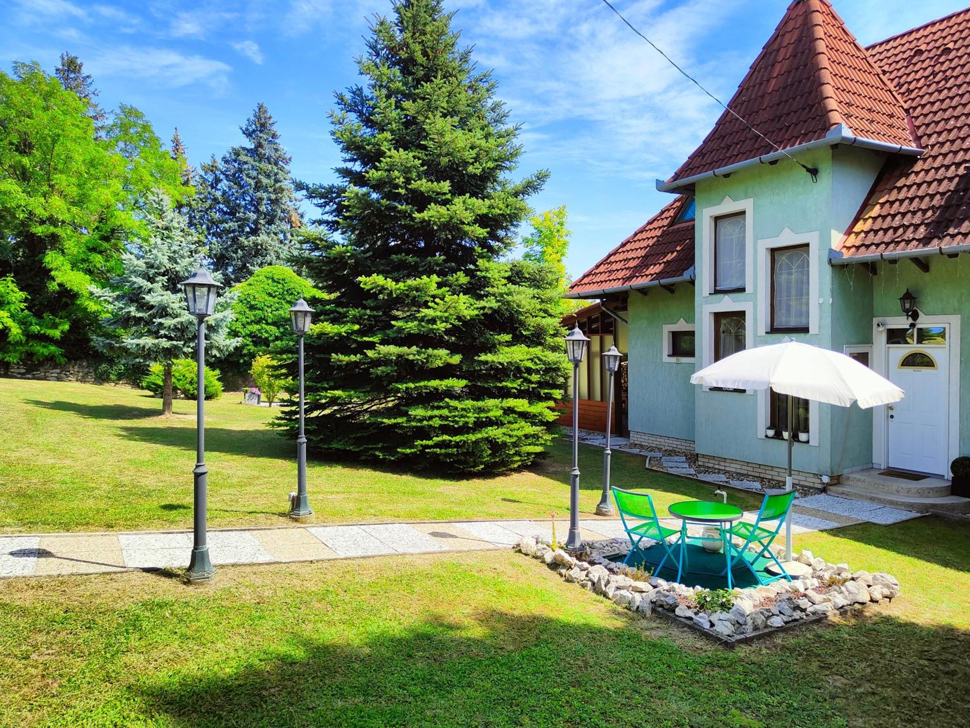 Apartamento Balaton Garden Balatongyörök Exterior foto